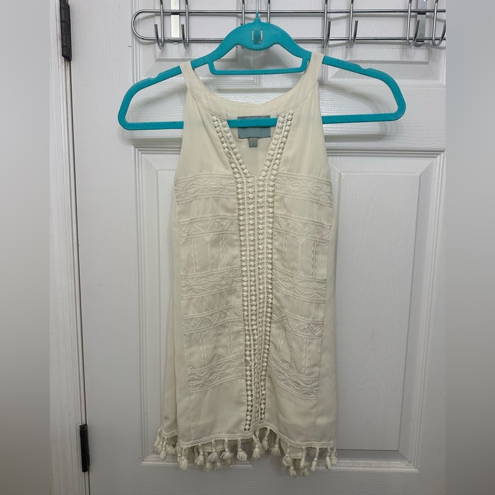 SKIES ARE BLUE bohoTop Tunic Small Ivory embroidery tassel hem sleeveless